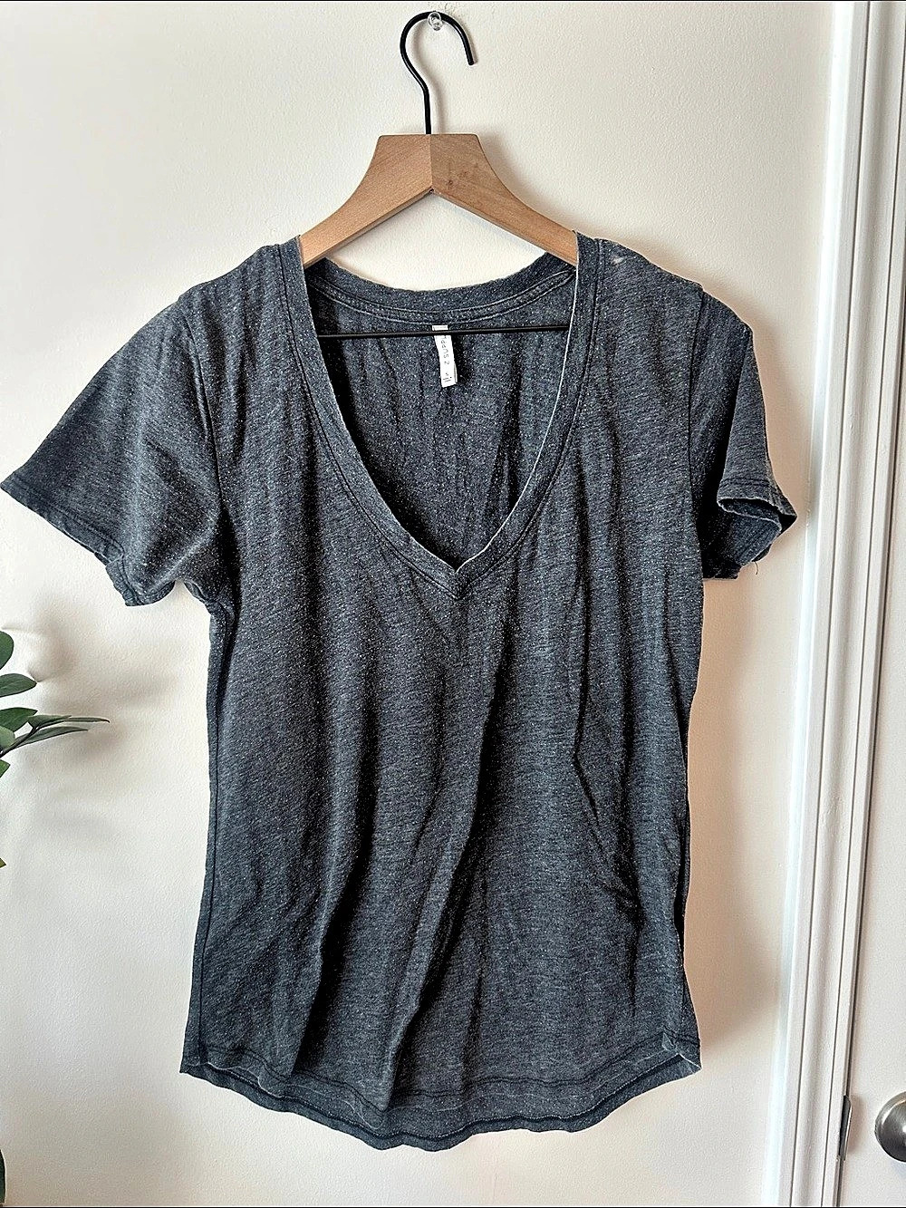 Gray V neck Short Sleeve Tee Size Small